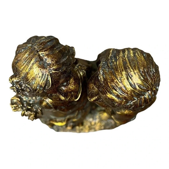 Vintage Coppercraft Guild Resin Boy and Girl Kiss Statue Figurine Detailed - Picture 8 of 9